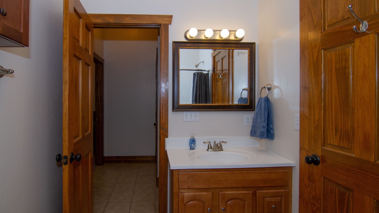 Photo of Bathroom in Palisade