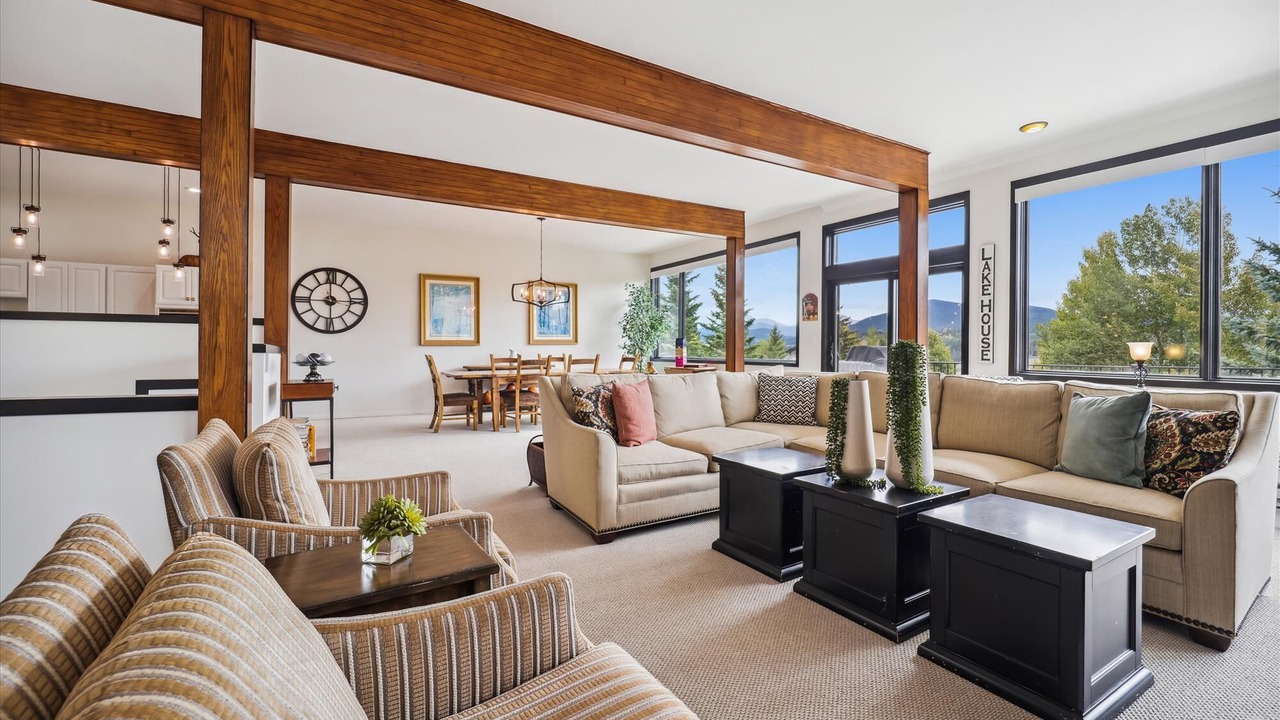 Photo of Livingroom in Corinthian Hills