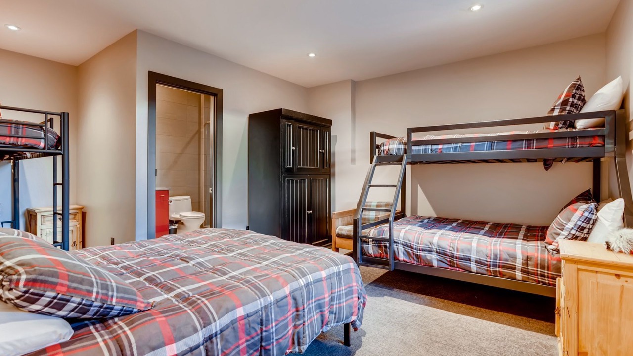 Photo of Bedroom in Forest Hills