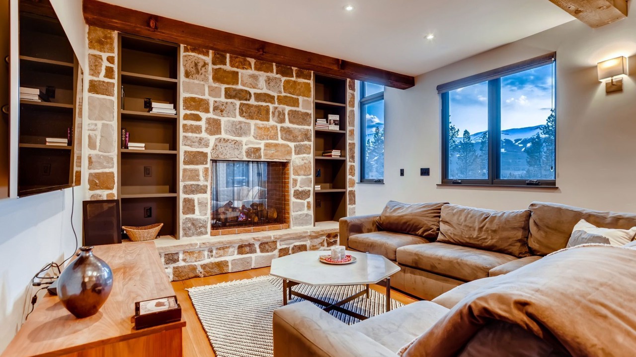 Photo of Livingroom in Forest Hills