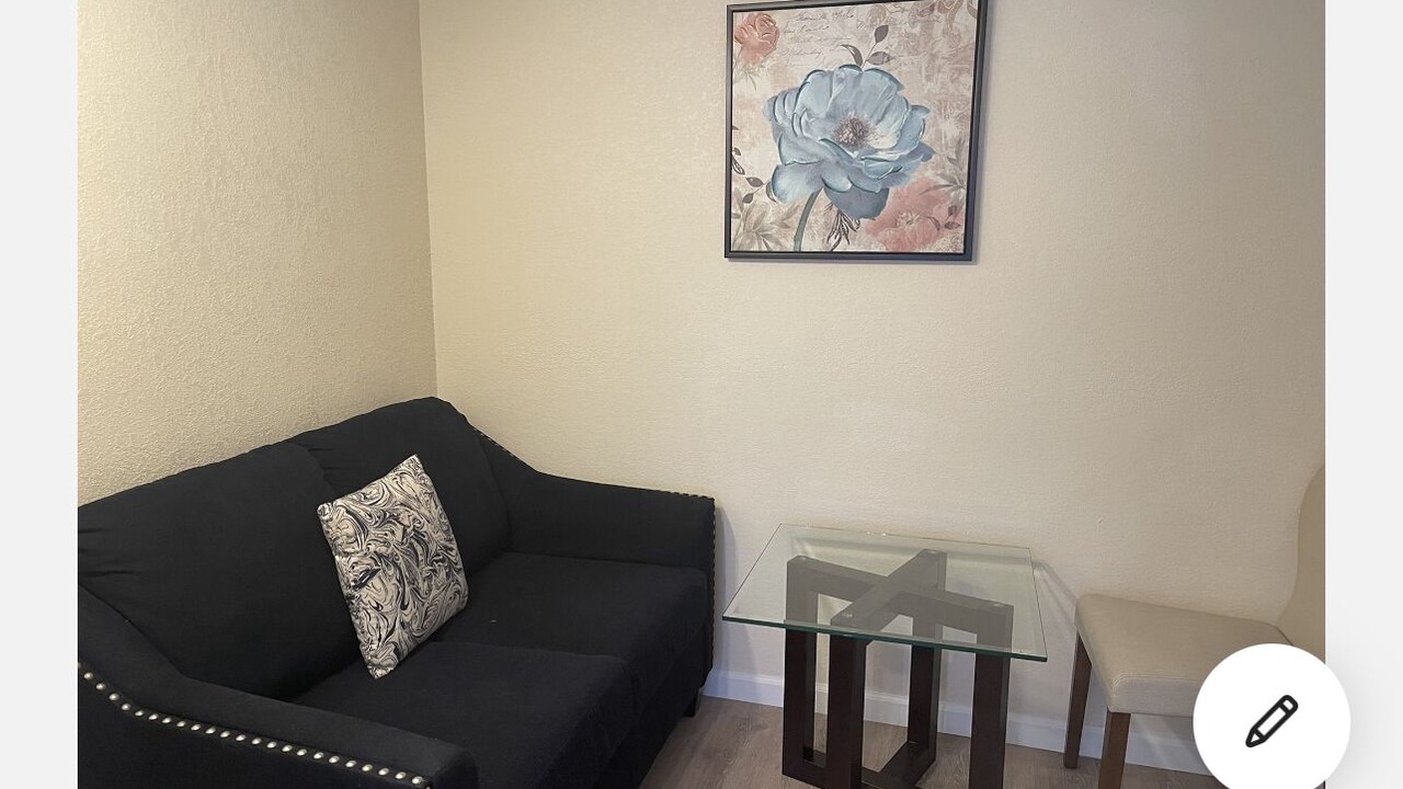 Photo of Livingroom in Aurora