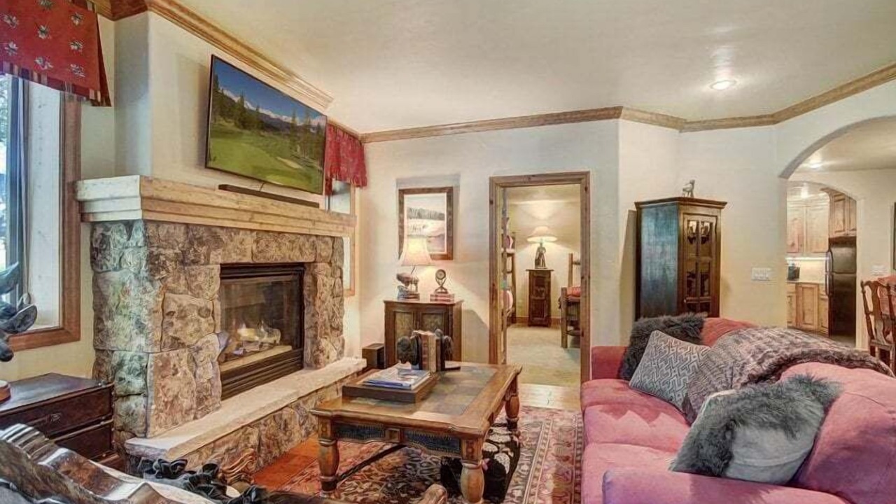 Photo of Livingroom in Edwards