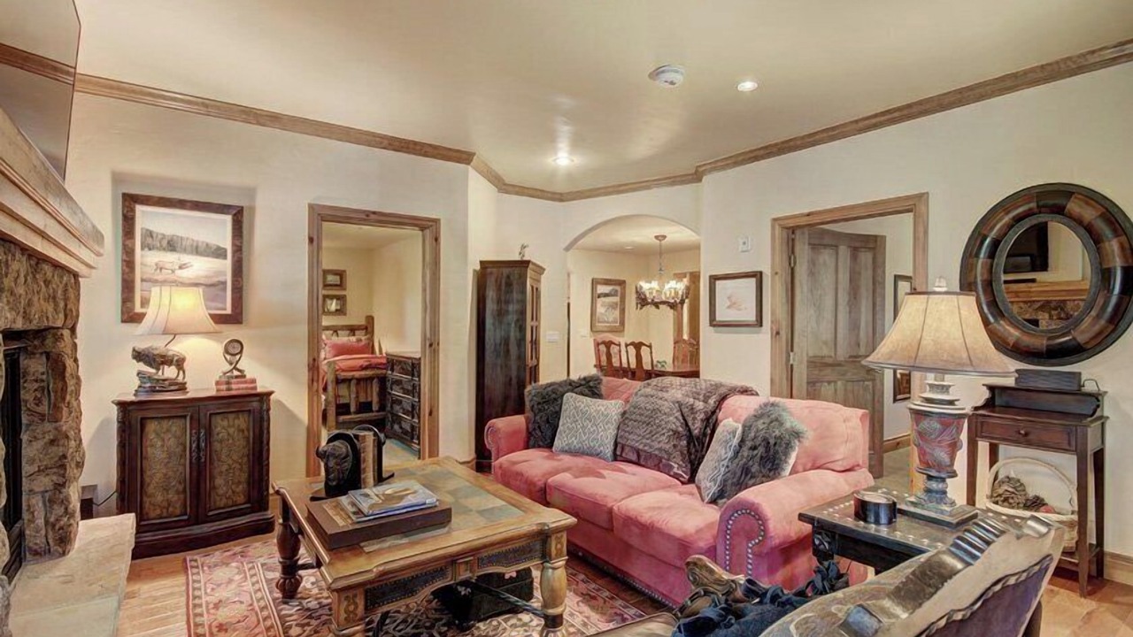 Photo of Livingroom in Edwards