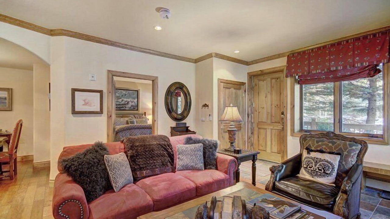 Photo of Livingroom in Edwards
