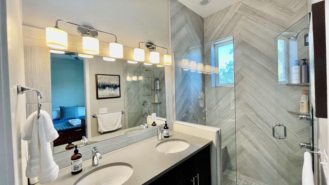 Photo of Bathroom in Jefferson Park