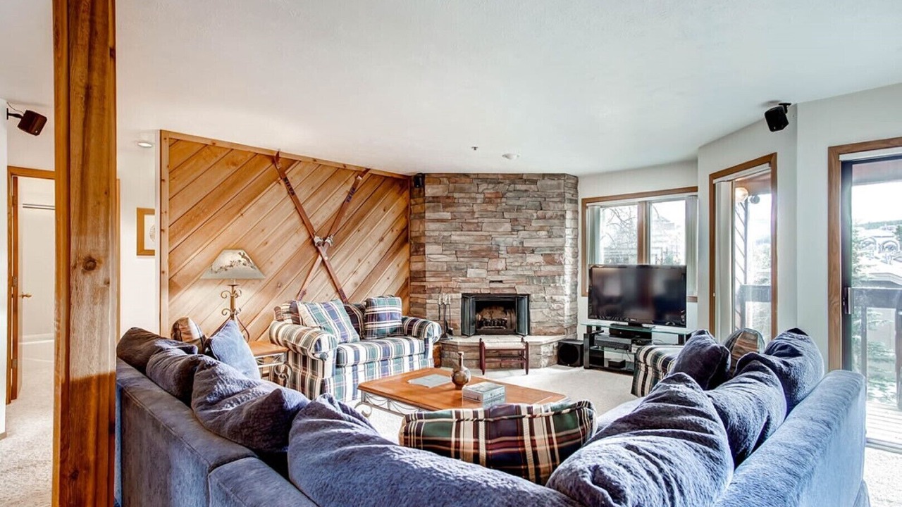 Photo of Livingroom in Historic District
