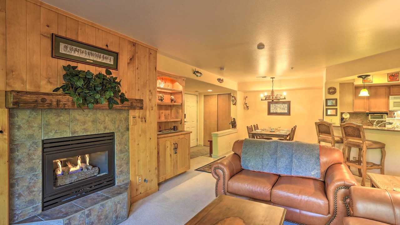 Photo of Livingroom in Edwards