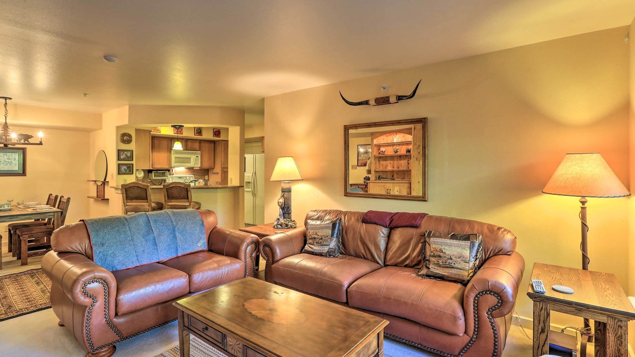 Photo of Livingroom in Edwards