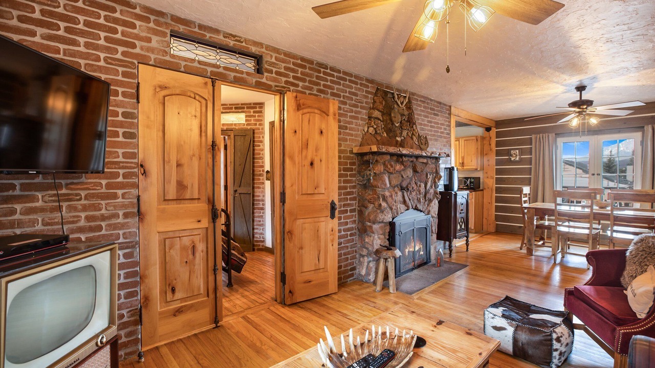 Photo of Livingroom in Woodland Park