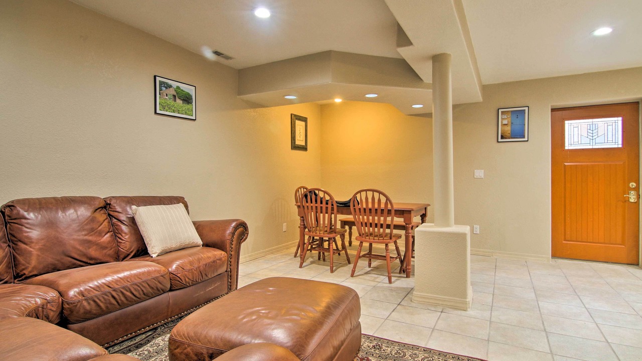 Photo of Livingroom in Northwest Colorado Springs
