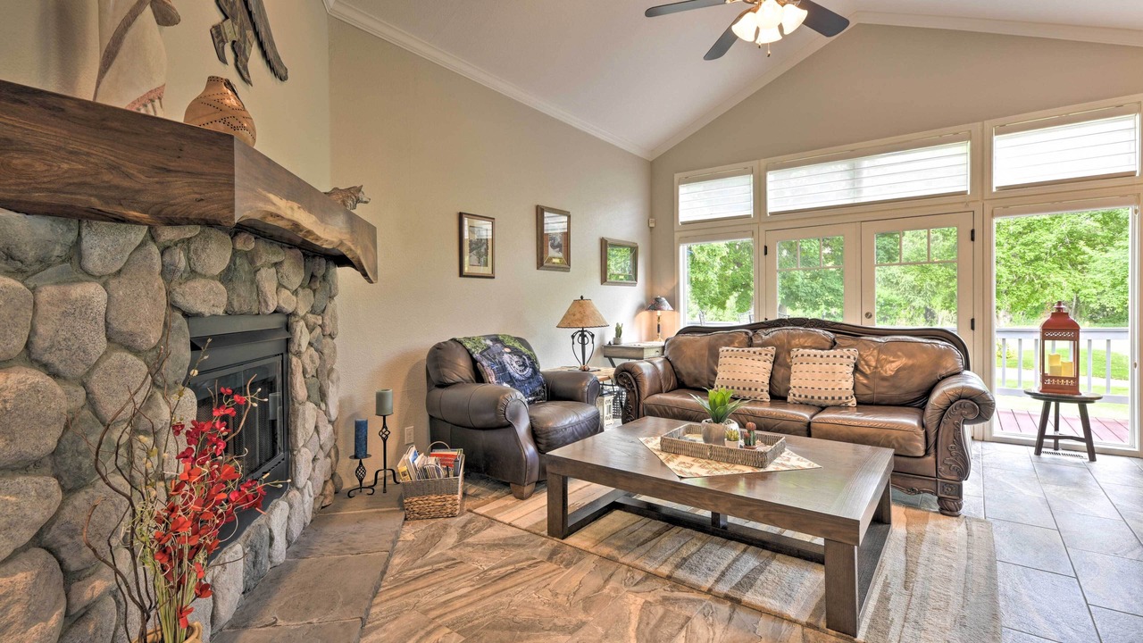 Photo of Livingroom in Dalton Ranch