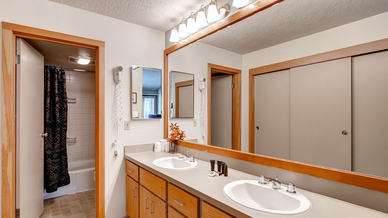 Photo of Bathroom in Lakeside Village