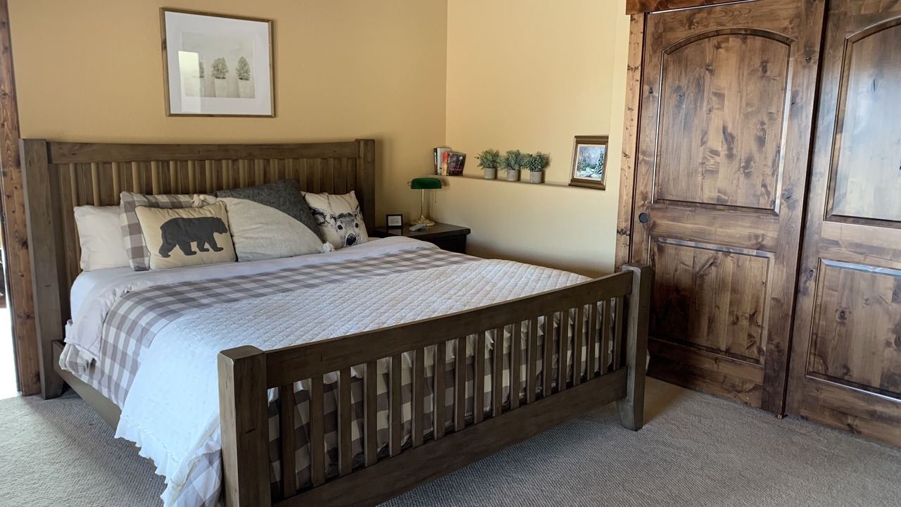 Photo of Bedroom in Pine