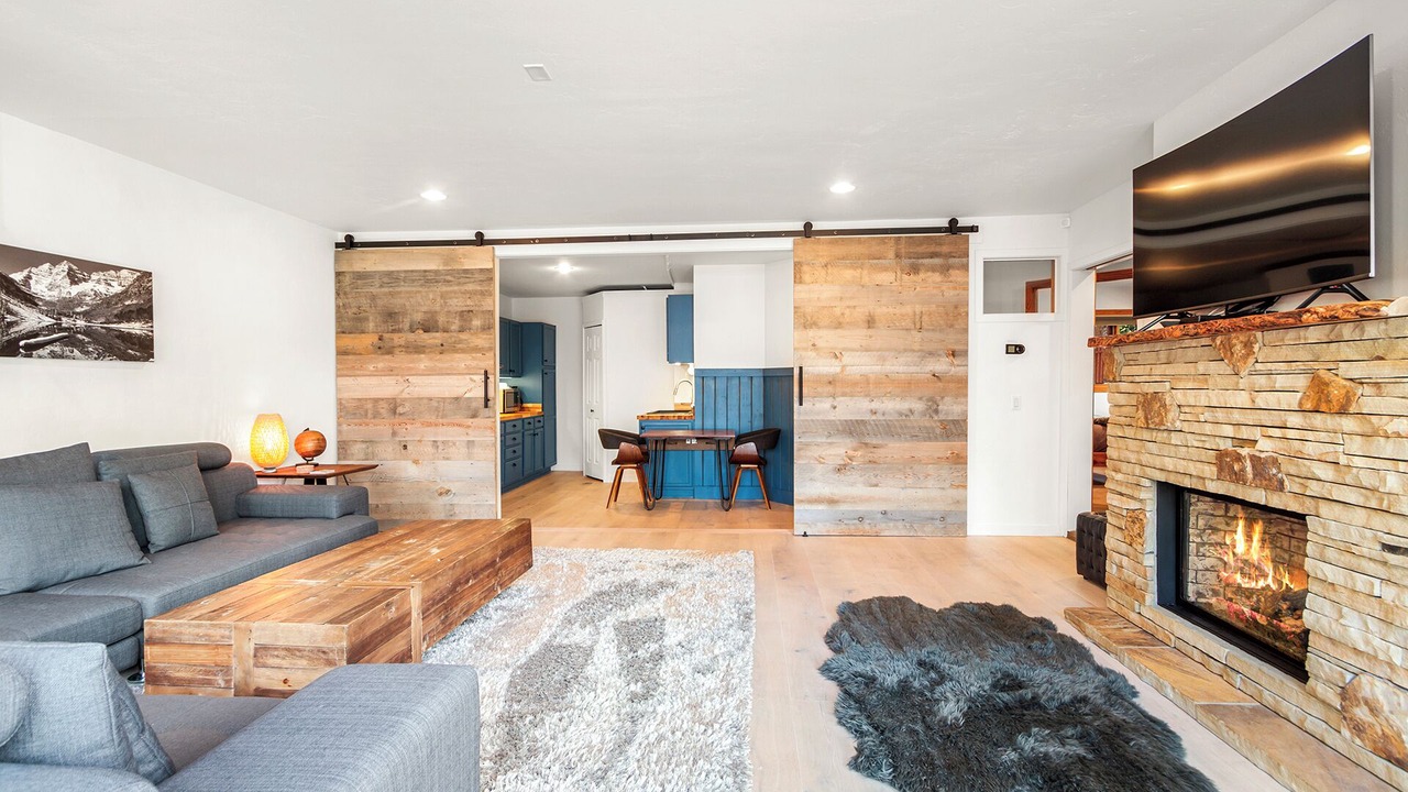 Photo of Livingroom in Forest Hills