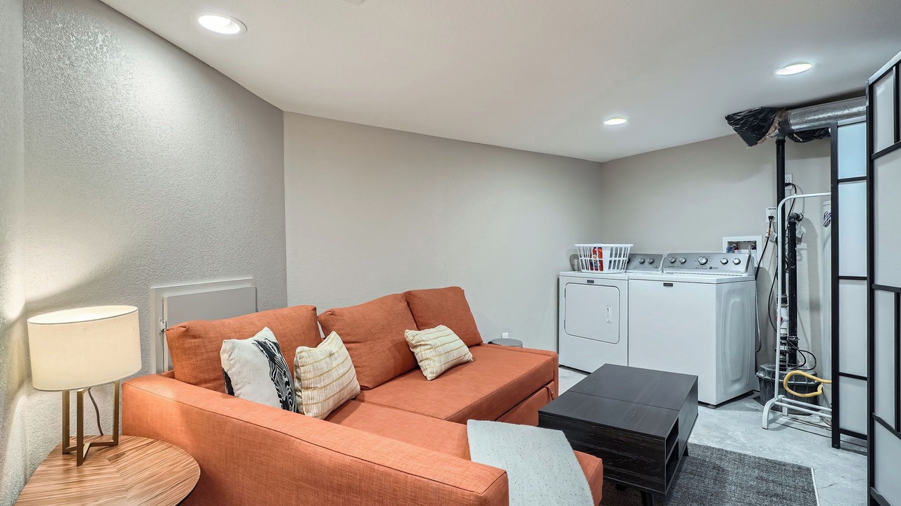 Photo of Livingroom in Jefferson Park