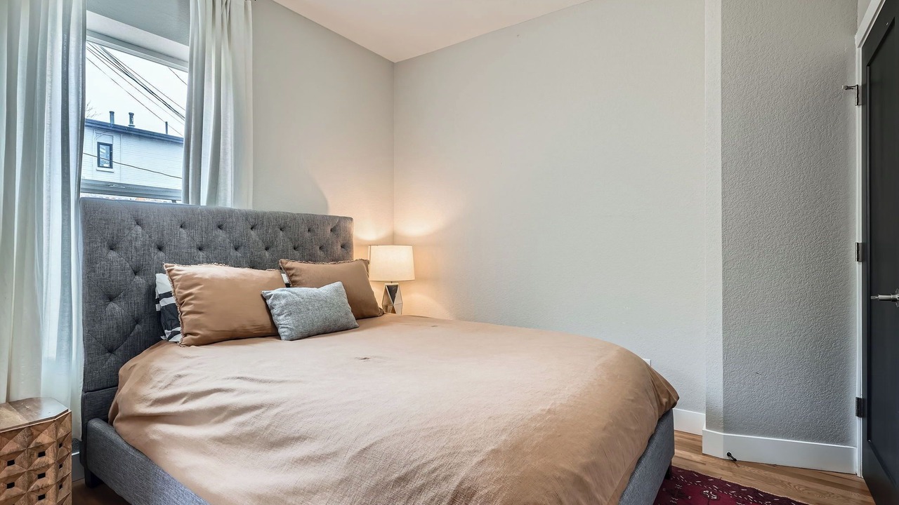 Photo of Bedroom in Jefferson Park