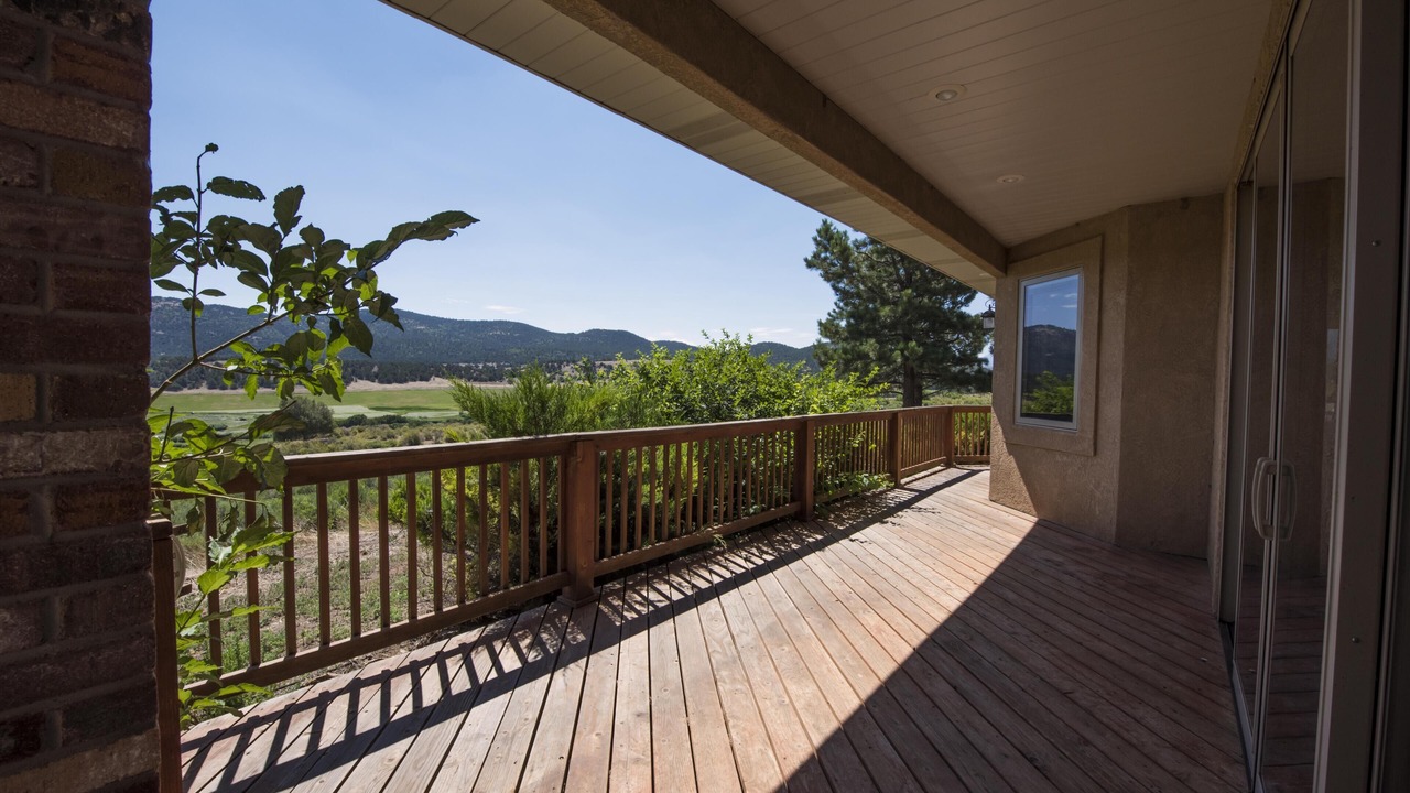 Photo of Patio Balcony in Hillside