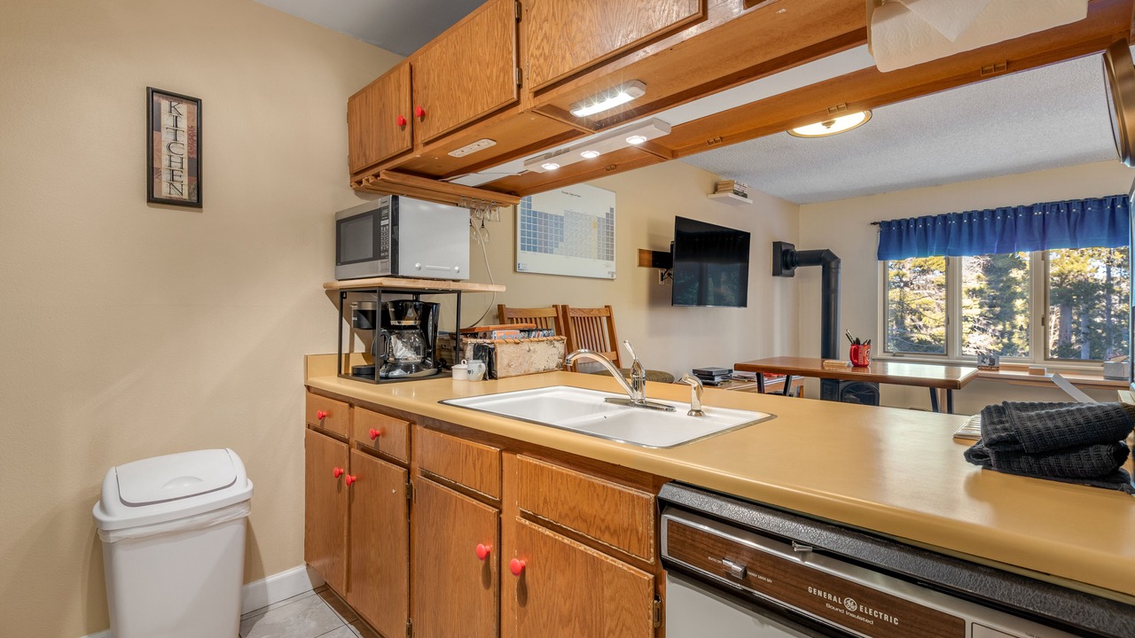 Photo of Kitchen in Peak 8