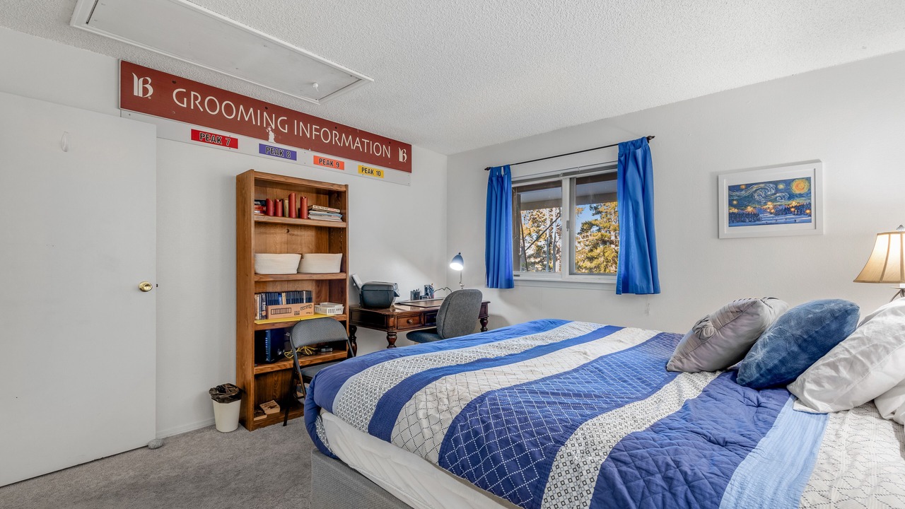 Photo of Bedroom in Peak 8