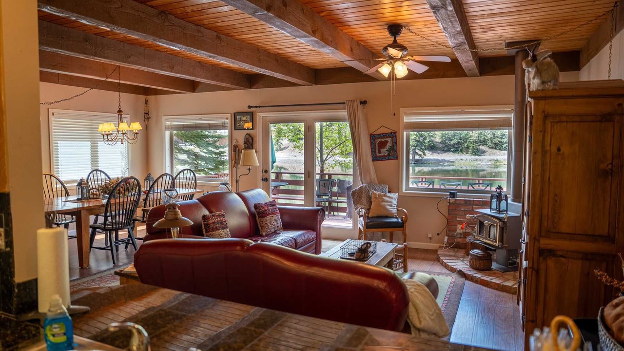 Photo of Livingroom in Lake City