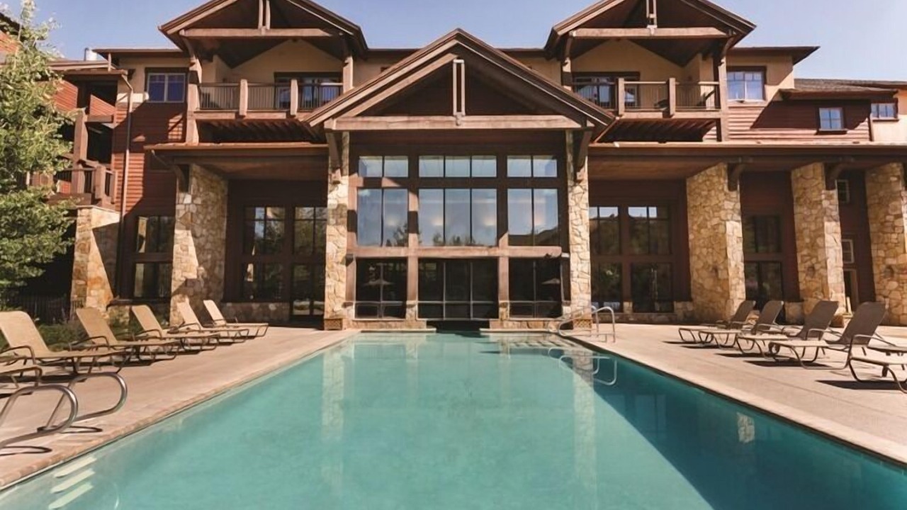 Photo of Outdoor in Four O'Clock
