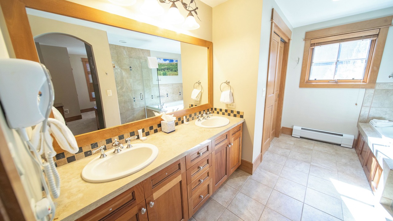 Photo of Bathroom in River Run