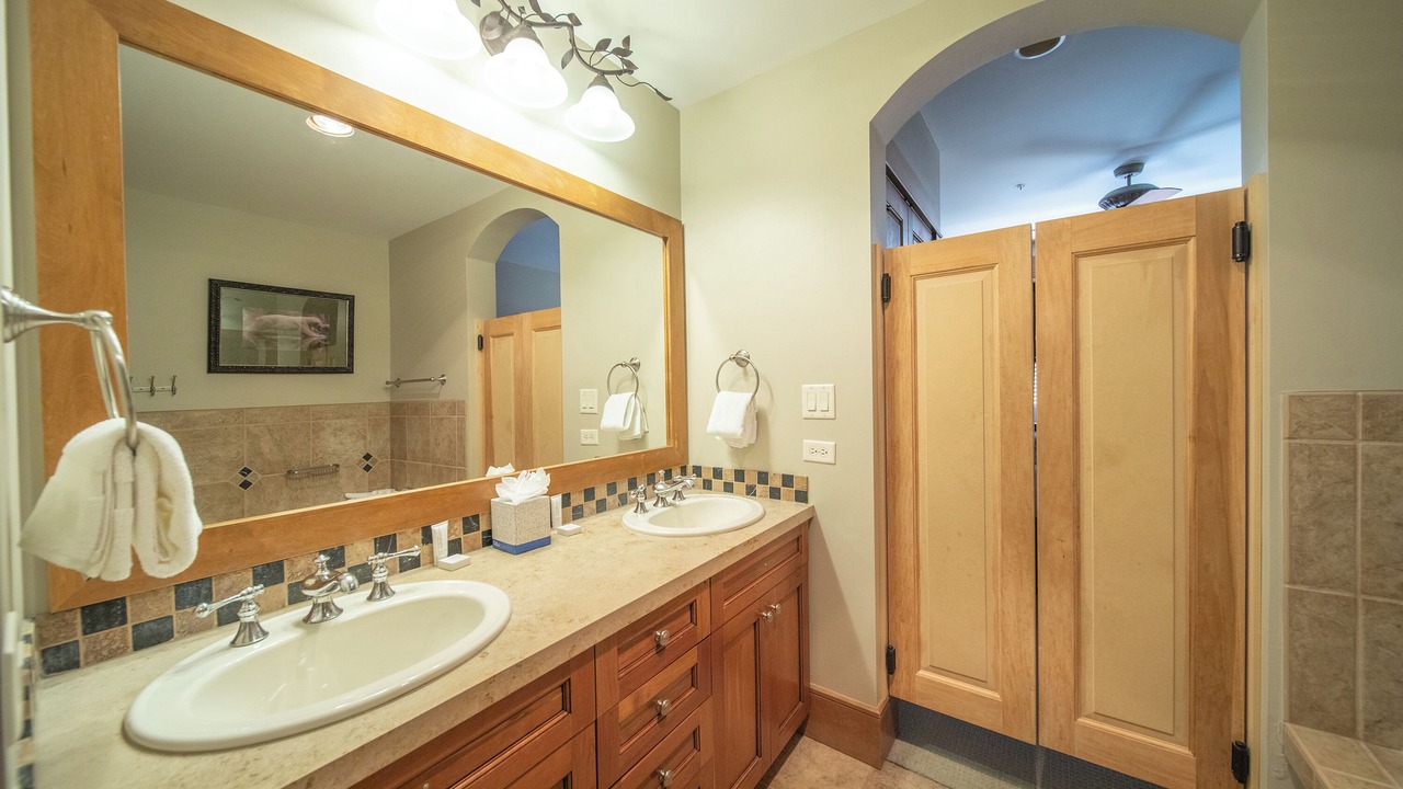 Photo of Bathroom in River Run
