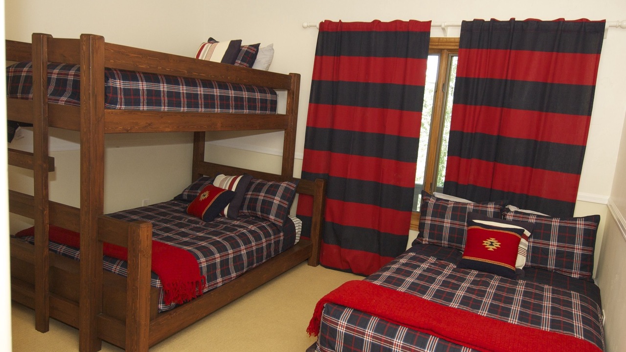 Photo of Bedroom in Highland Meadows