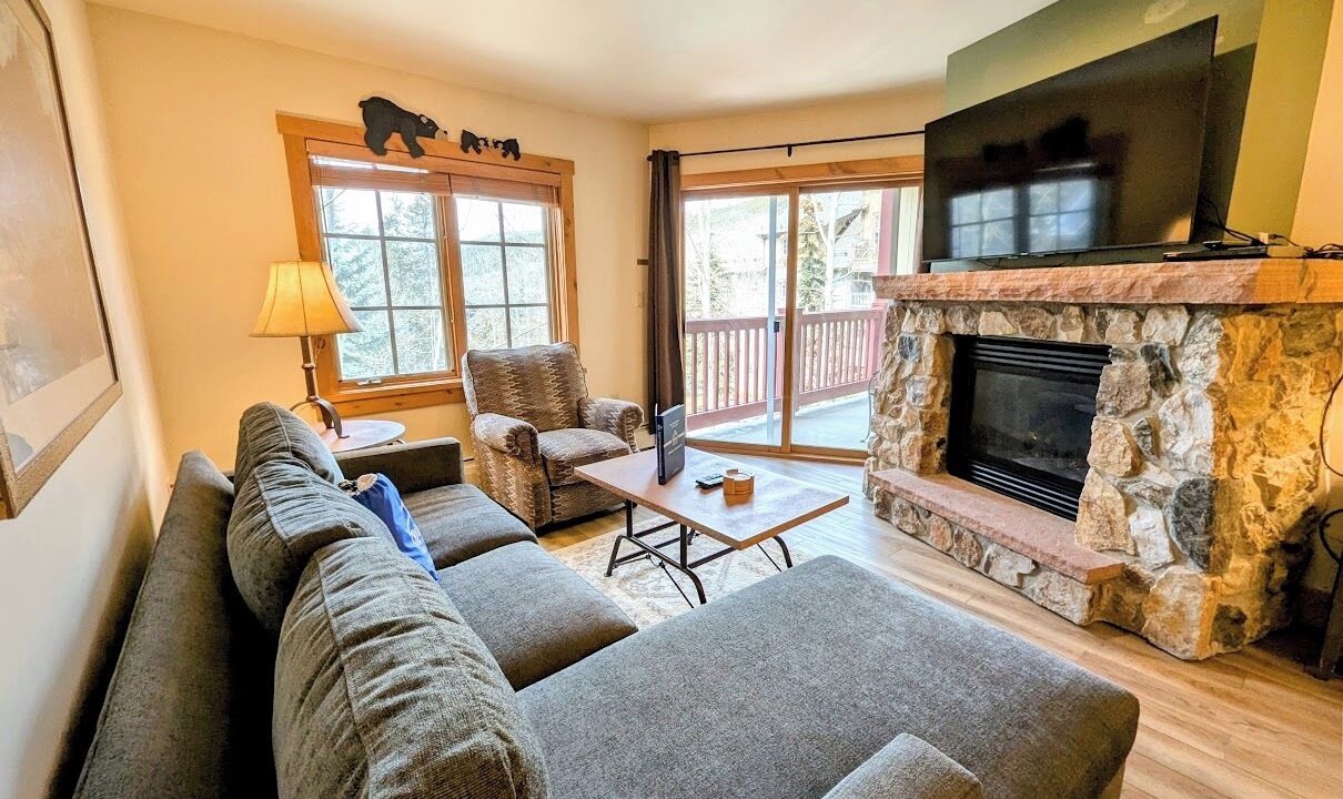 Photo of Livingroom in River Run