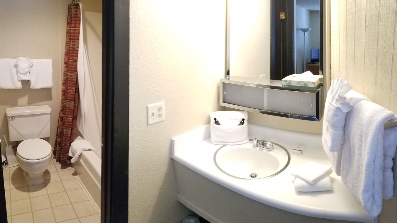 Photo of Bathroom in Peak 8
