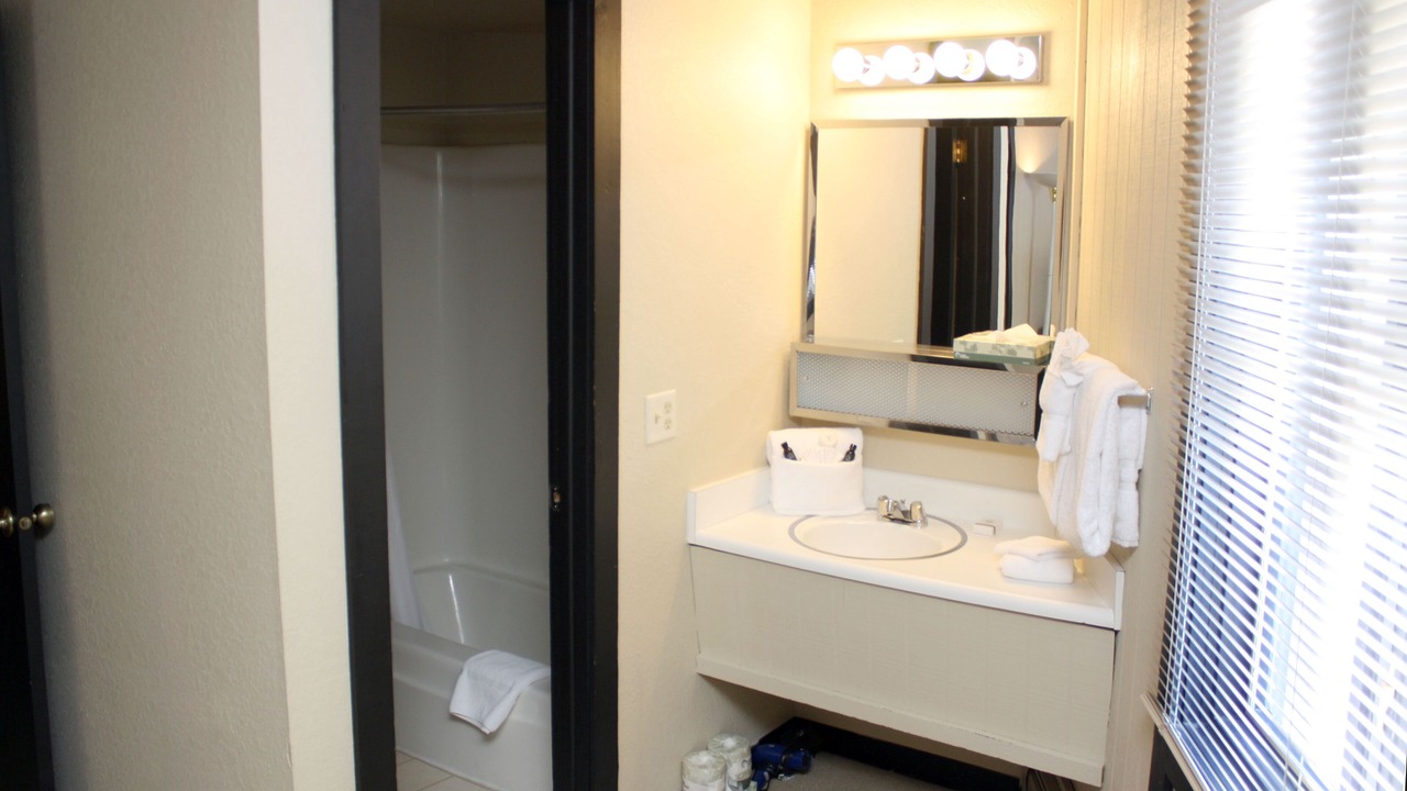 Photo of Bathroom in Peak 8