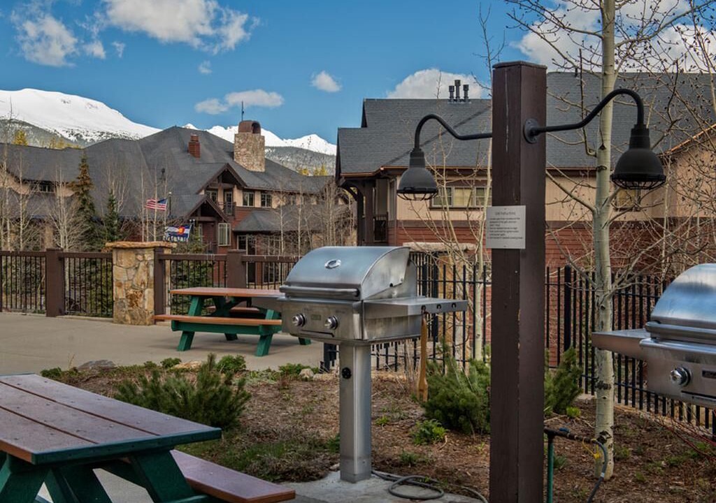 Photo of Outdoor in Four O'Clock