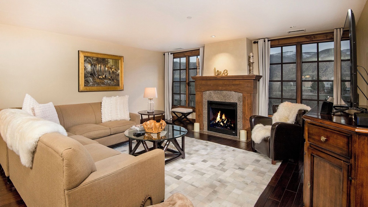 Photo of Livingroom in Avon