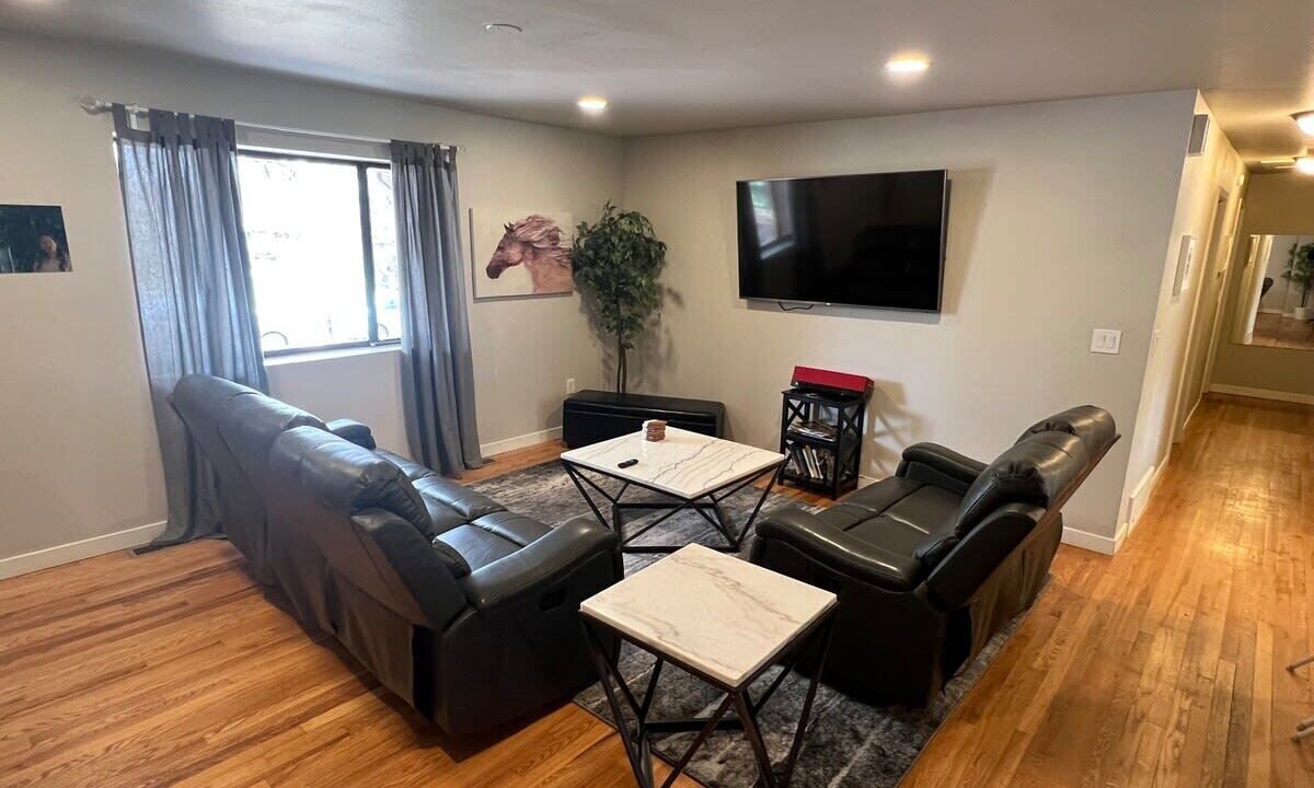 Photo of Livingroom in Skyway