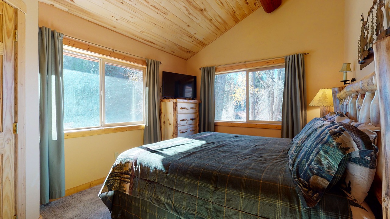 Photo of Bedroom in South Fork
