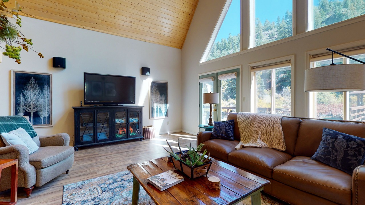Photo of Livingroom in South Fork