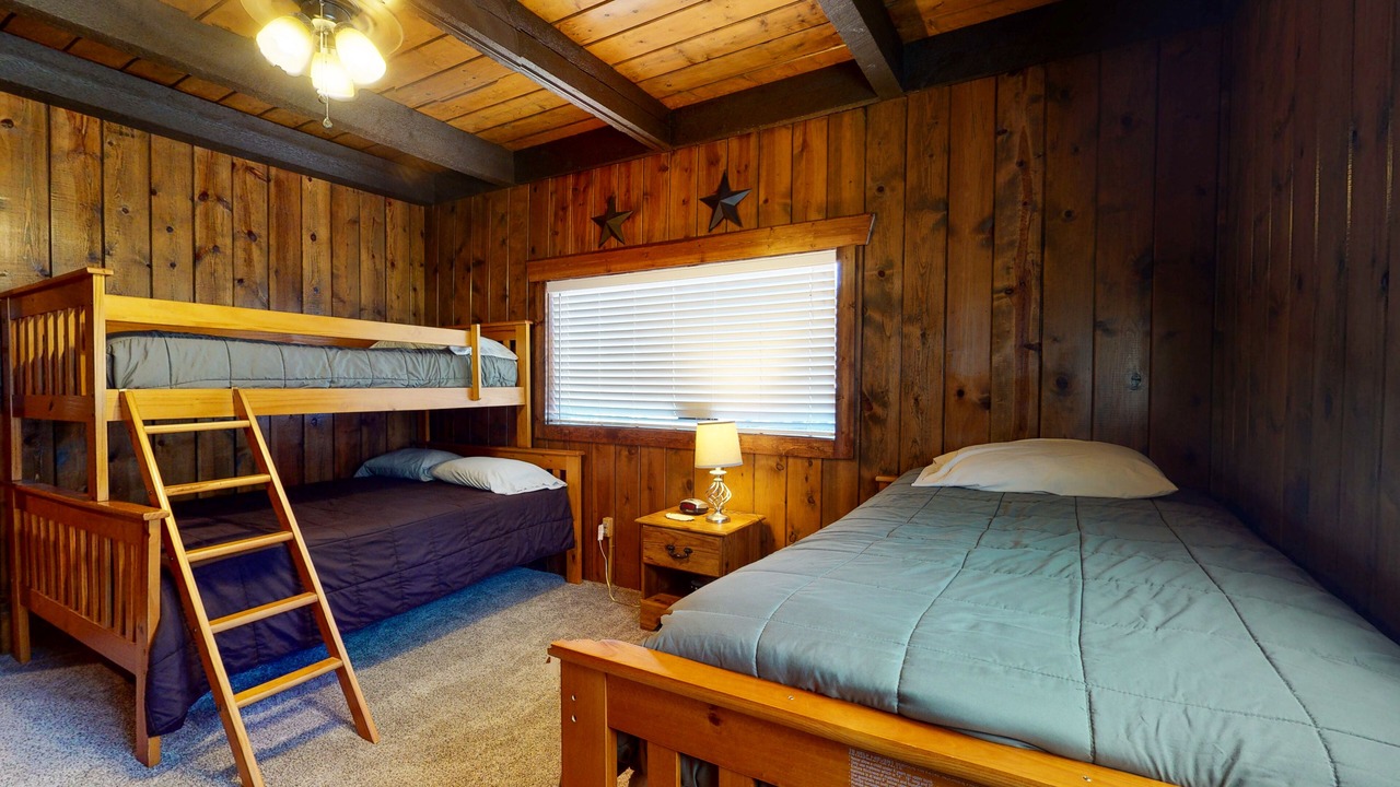 Photo of Bedroom in Ponderosa Pines