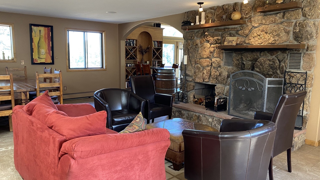 Photo of Livingroom in Evergreen