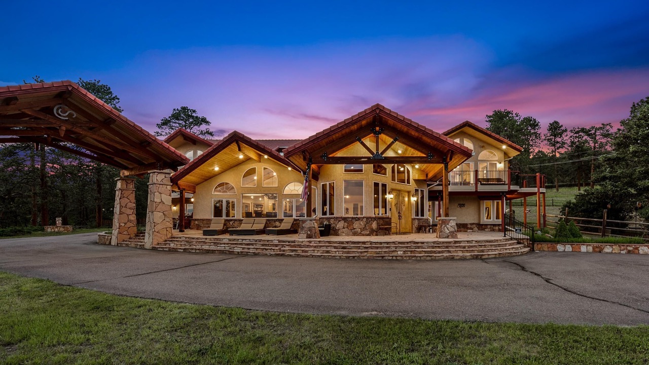 Photo of Outdoor in Golden