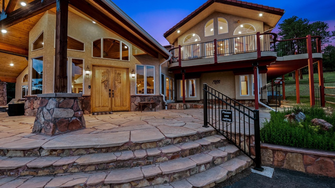 Photo of Outdoor in Golden