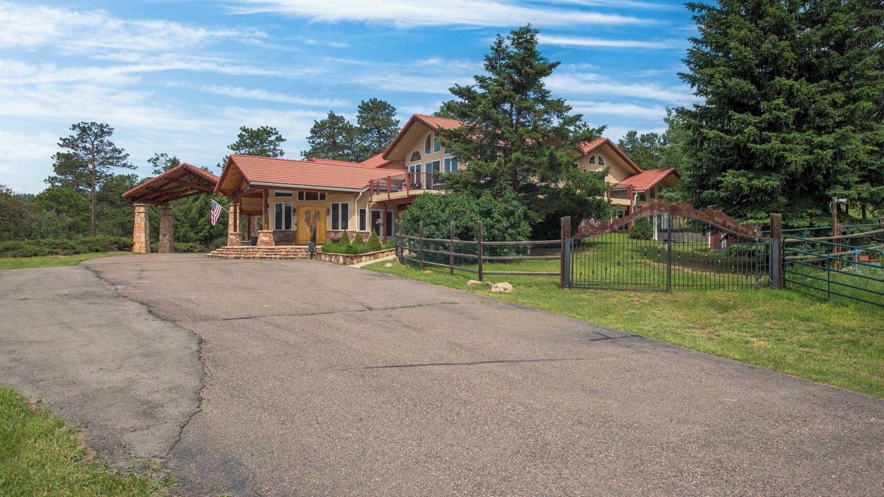 Photo of Outdoor in Golden