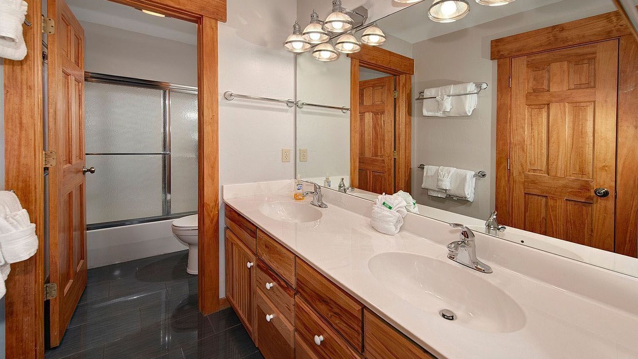 Photo of Bathroom in Warrior's Mark West