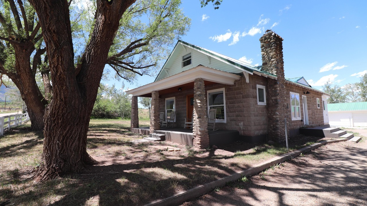 Photo of Outdoor in Hillside