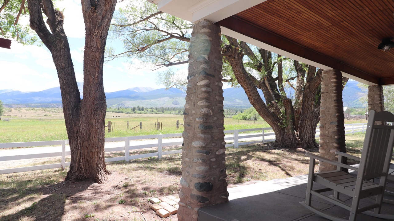 Photo of Patio Balcony in Hillside