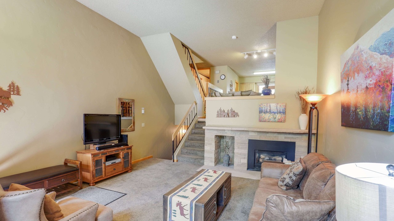 Photo of Livingroom in Peak 9