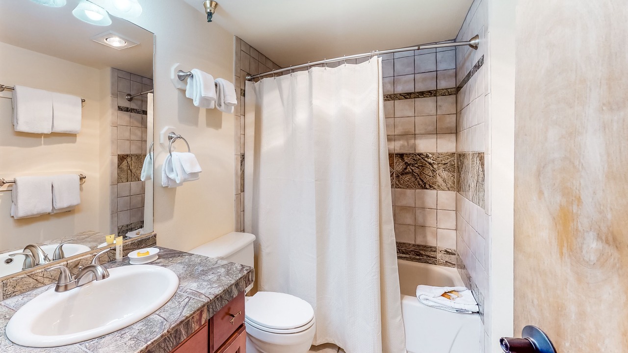 Photo of Bathroom in Four O'Clock