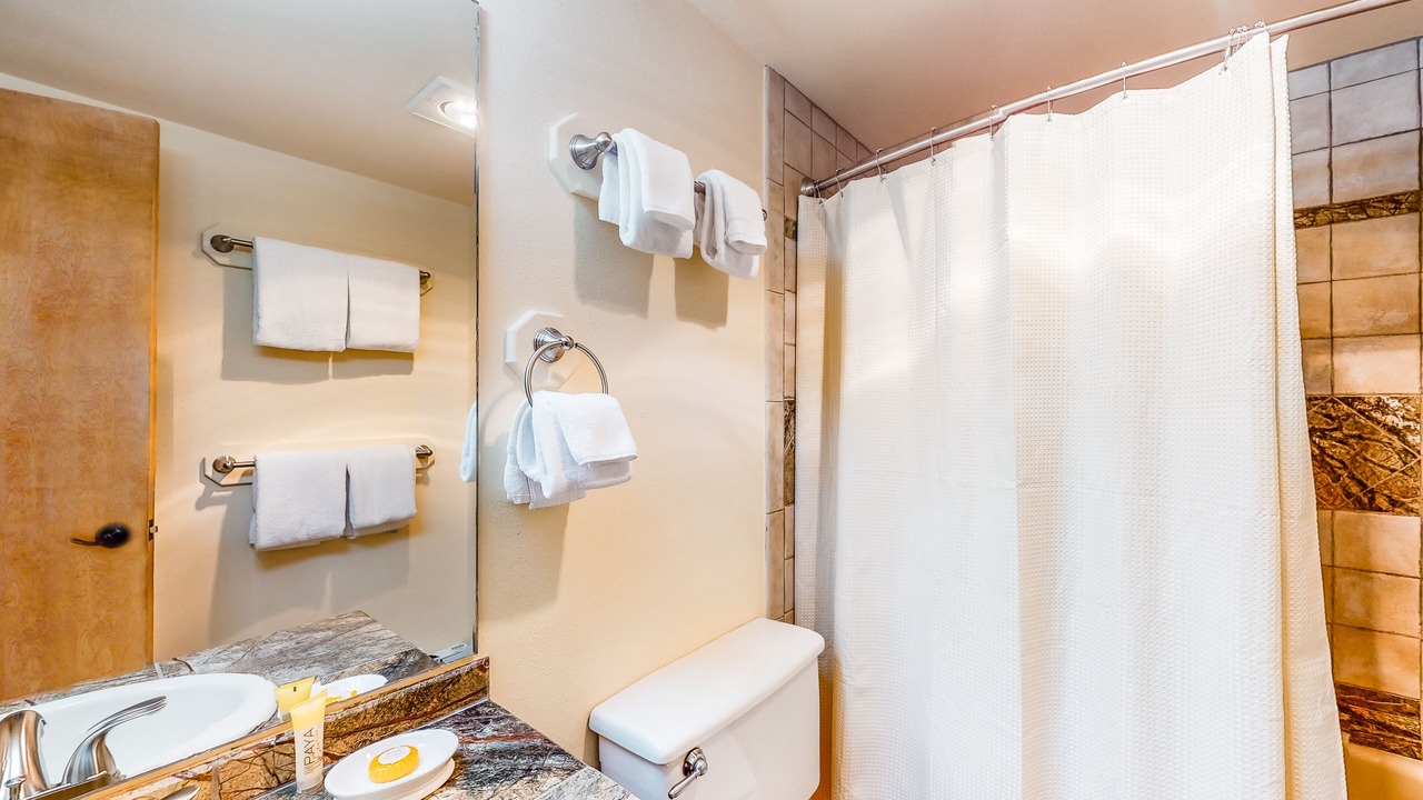 Photo of Bathroom in Four O'Clock