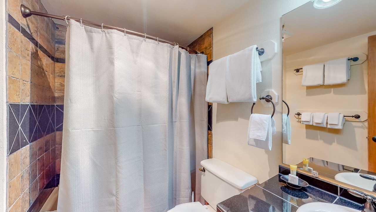 Photo of Bathroom in Four O'Clock