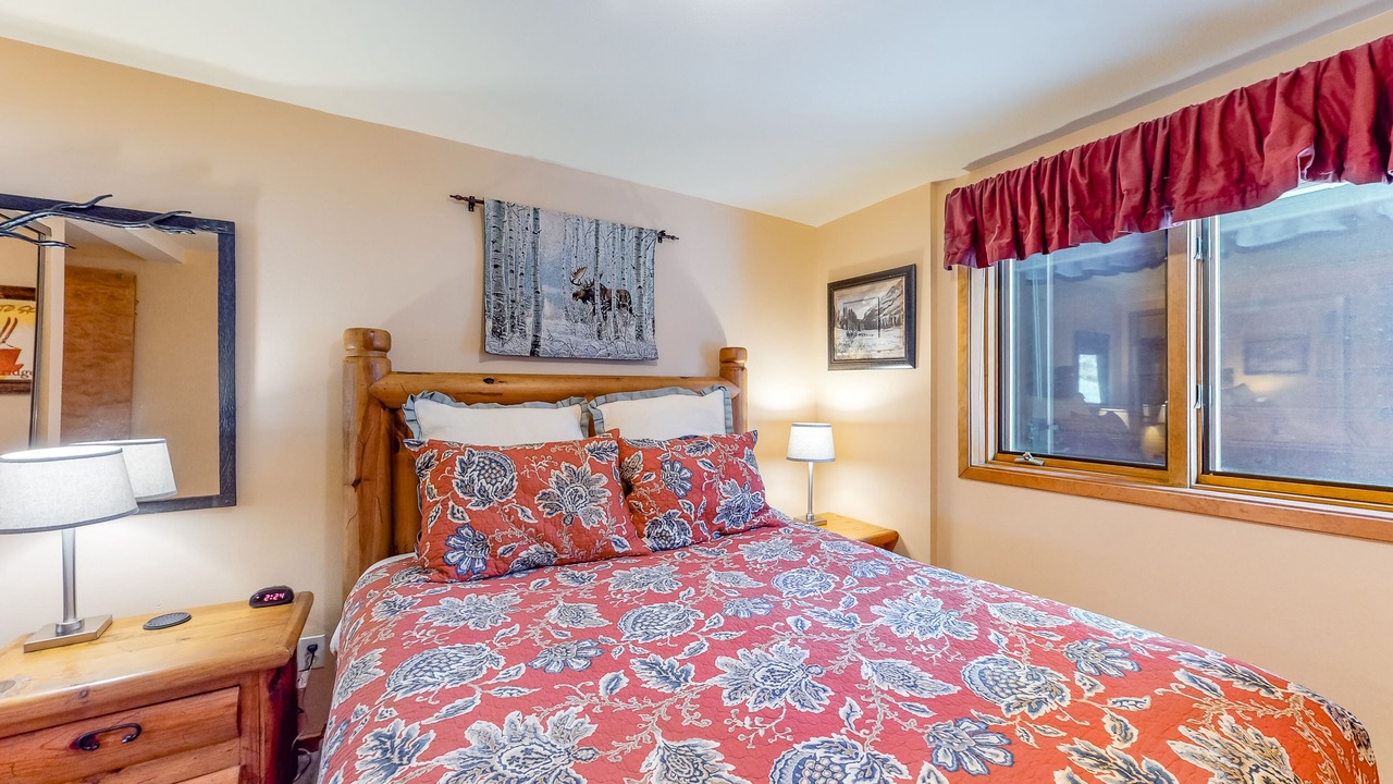 Photo of Bedroom in Four O'Clock
