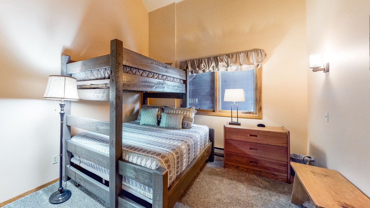 Photo of Bedroom in Four O'Clock